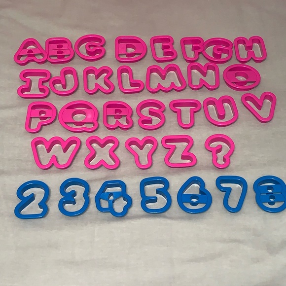 Huge lot of cookie cutters for playdoh or baking- 91 not 101 - Picture 2 of 9